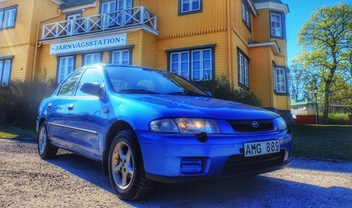 Tvättad blå bil